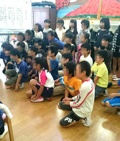 小山田南小学校の四年生の生徒さんとぬくもりの園デイサービスとの交流